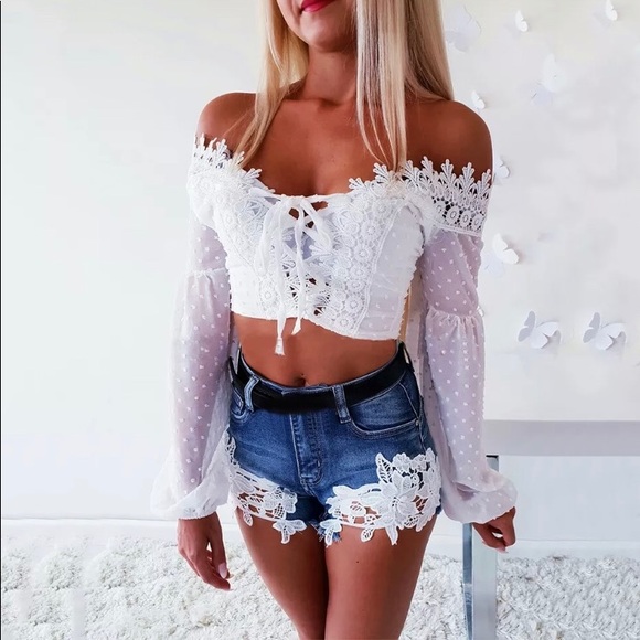 🎉LAST PAIR🎉LACE DISTRESED BOHO DENIM SHORTS - Picture 4 of 8